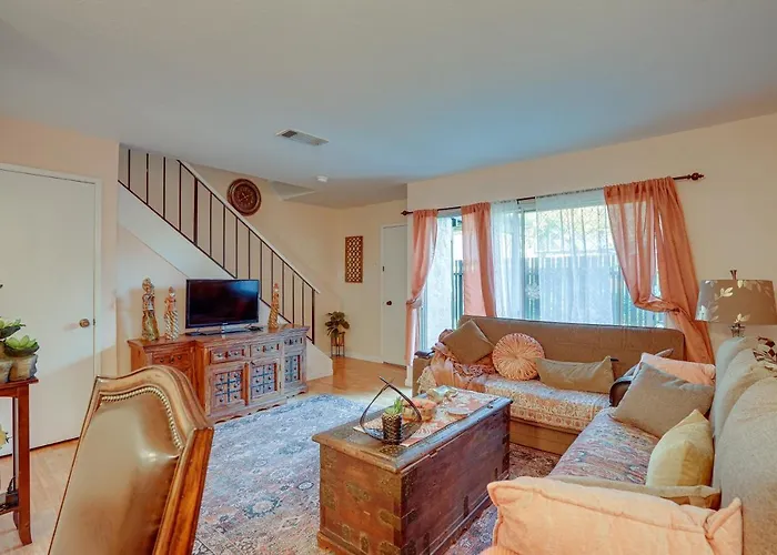 Lovely Concord Townhome Retreat W/ Community Pool!