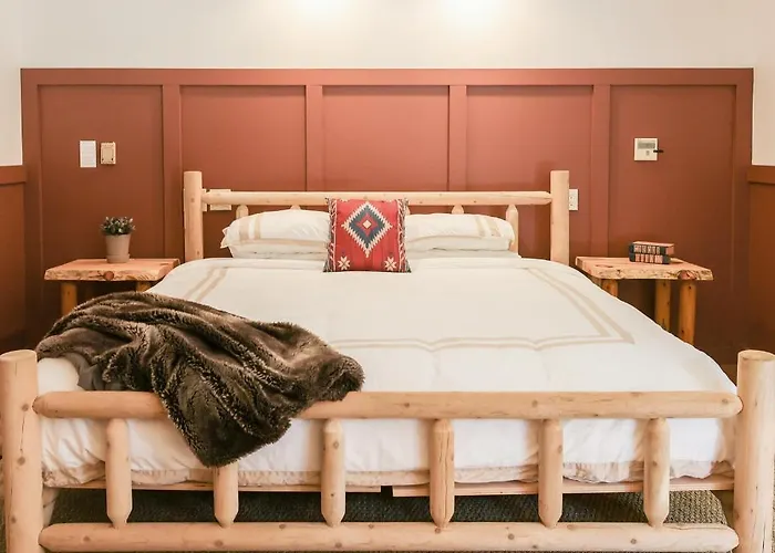 Outland Chalet & Suites Great Smoky Mountains