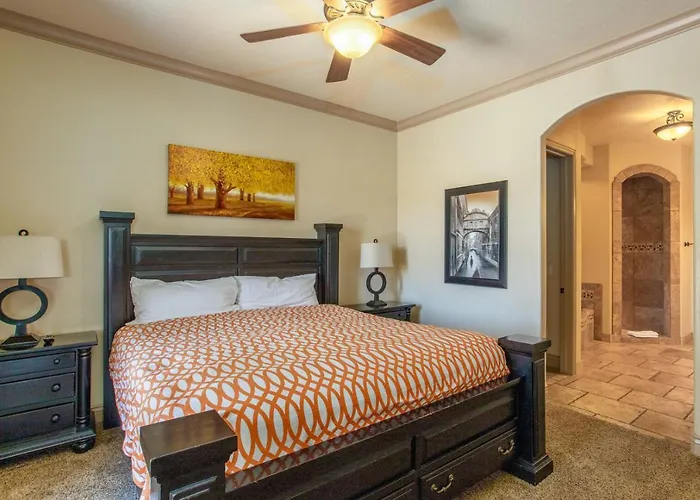 D13-Amazing Red Cliff View-Third Floor 3-Bedroom Sunset View
