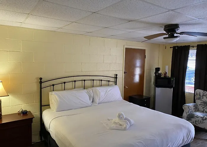 Ji1 - King Guest Room Located At The Joplin Inn