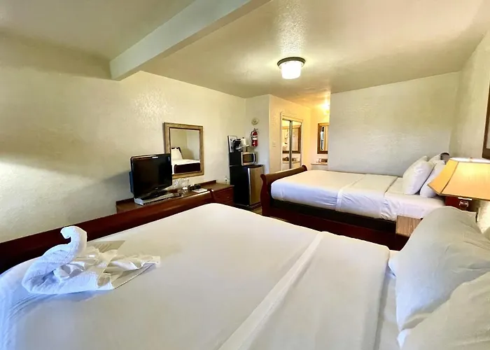 Mountain Harbor Queen Guest Room On Lake Ouachita