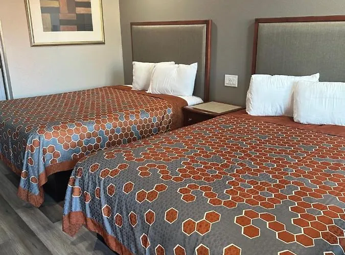 Royal Motel Tracy