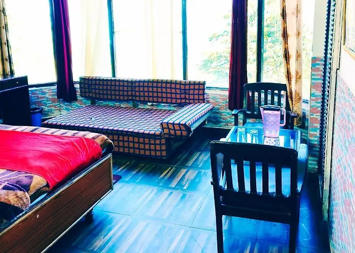 Hotel Holiday Dalhousie - Near Ghandhi Chowk Mall Road