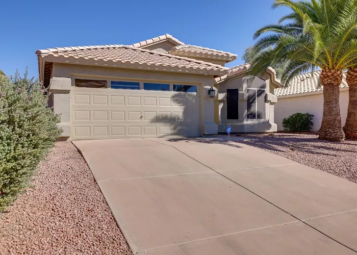 Golf Course View! Dog-Friendly Retreat In Glendale