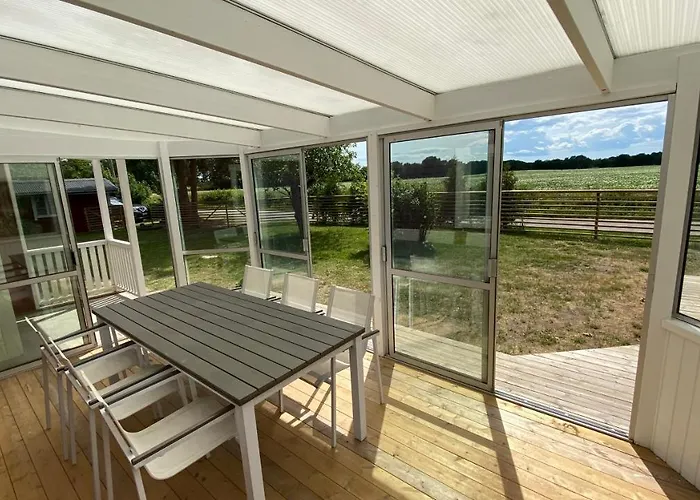 Charmig, Nyrenoverat Och Fullt Utrustad Stuga. Anpassad Foer Hundar, Naera Till Naturen Och Havet. Gangavstand Till Golfbana.