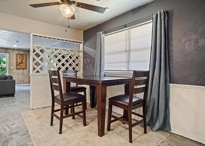 Cozy Home With Fenced Yard In Midwest City