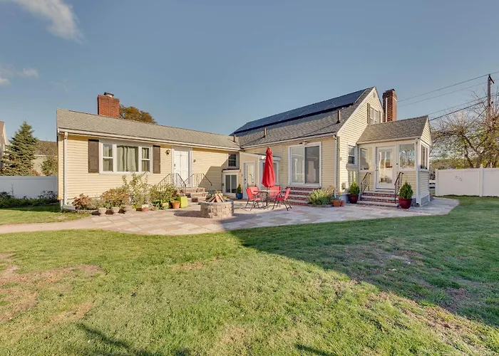 1 Mi To Downtown: Salem Vacation Rental!