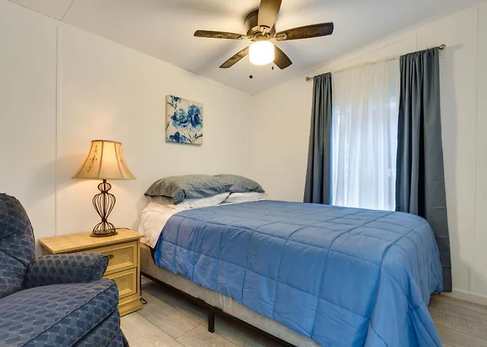 1 Mi To Lake Allatoona: Family Home On Farm!