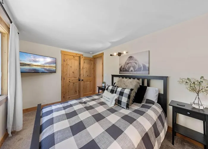 Rustling Grove In Tahoe City - Pet-Friendly, Walking Distance To Downtown And Lake - Private Hot Tub