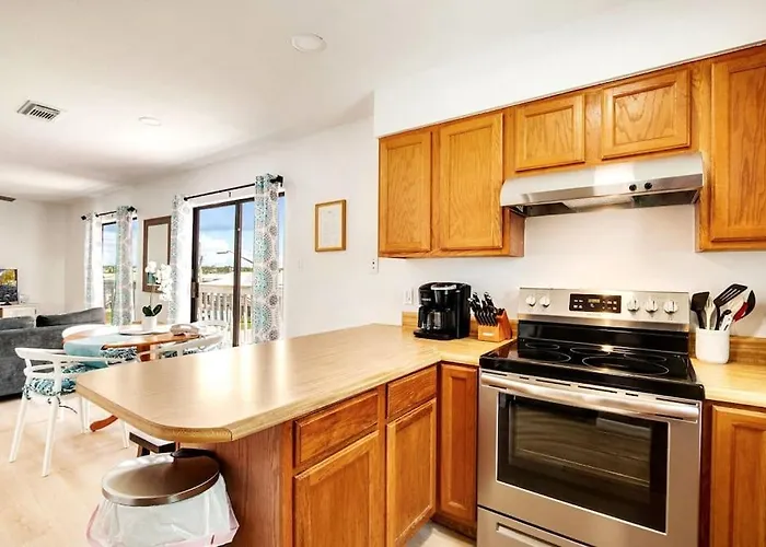 Deeded Beach Access In Heart Of Gs And 10 Min Walk To Hangout