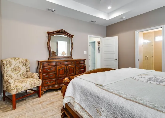 Wfh-Friendly Brownsville Home W/ Private Patio
