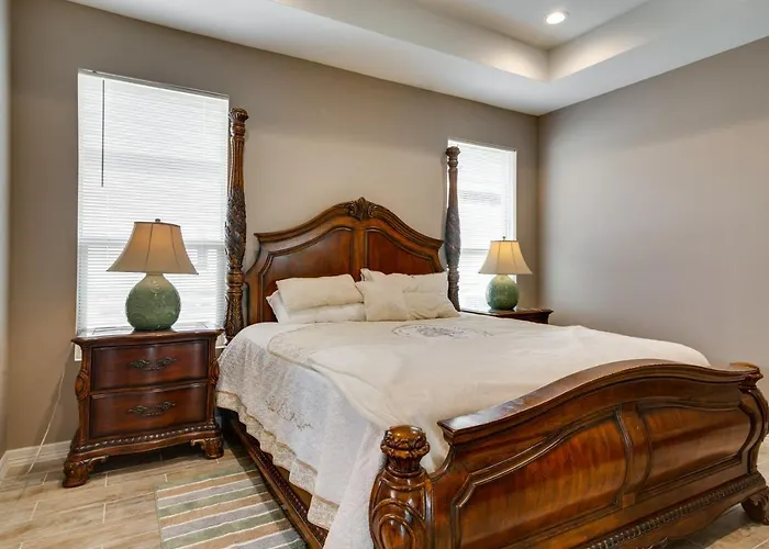 Wfh-Friendly Brownsville Home W/ Private Patio
