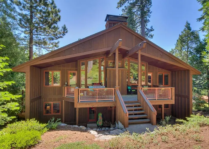 Fairway Favorite - Walk To Tahoe City Shops, Dining & Lake - Pet Friendly