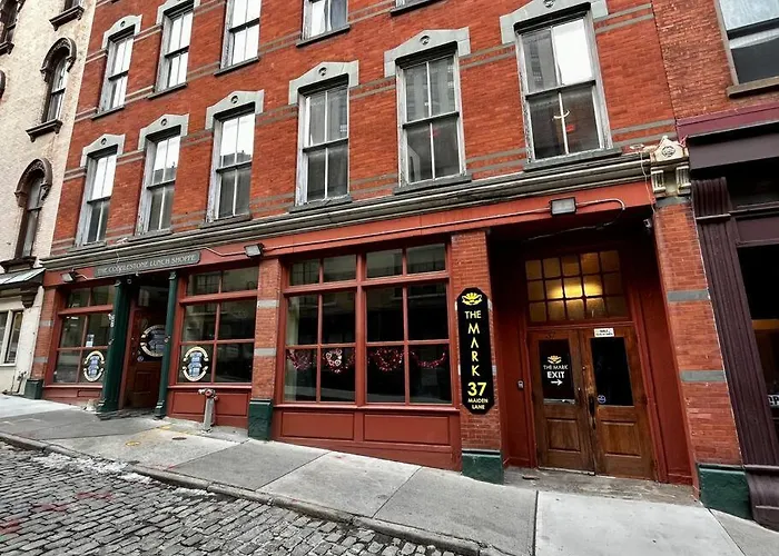 Downtown Albany 1 Bed With Workstation On Maiden Lane