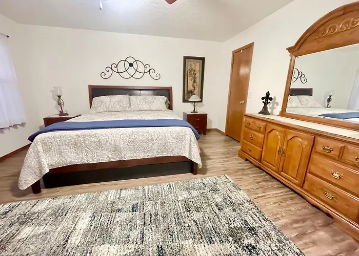 Cozy House Centrally Located Close To Everything In Nwa