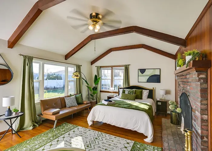 1 Mi To Downtown Salem: Studio W/ Fire Pit Access