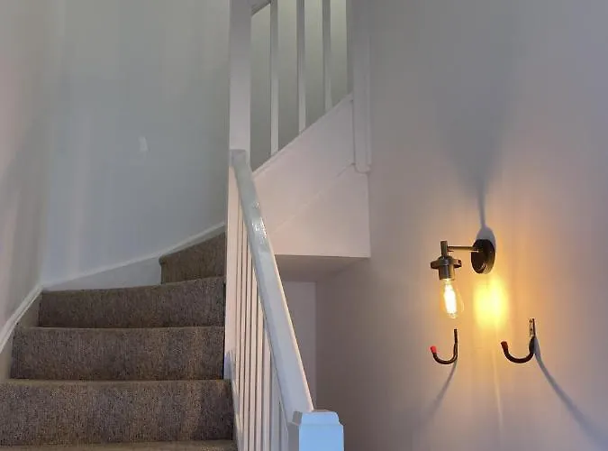 Modern The Mews Apartment