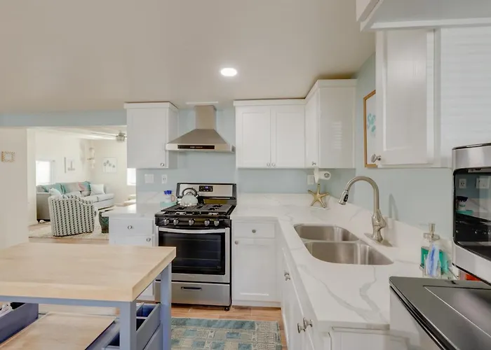 Pet-Friendly Cayucos Home: Walk To Public Beach!