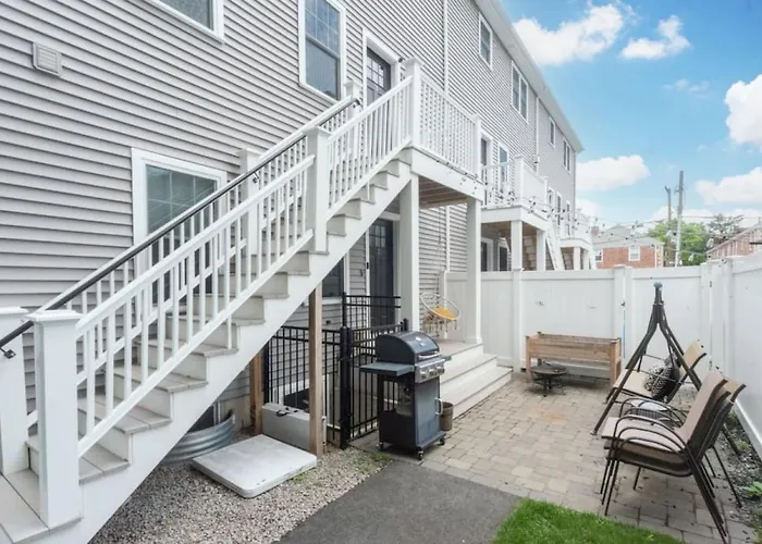 Ultra-Luxurious Home Near Boston Pet-Friendly