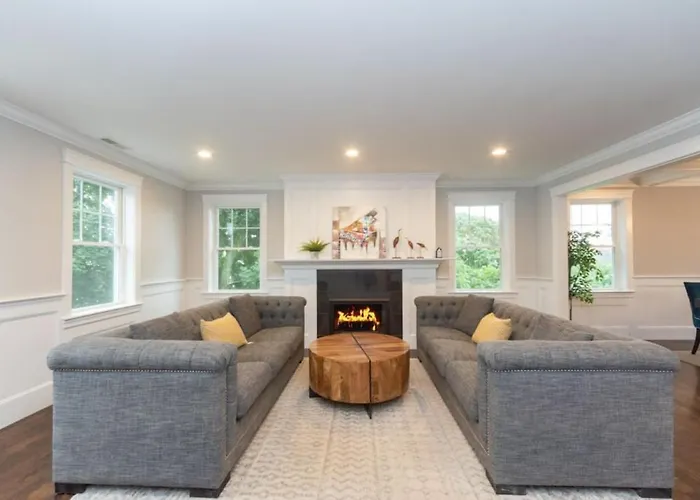 Ultra-Luxurious Home Near Boston Pet-Friendly
