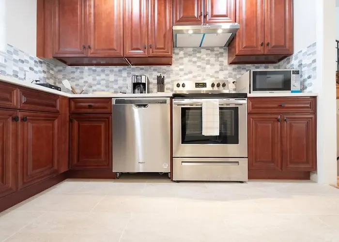 Home In College Park