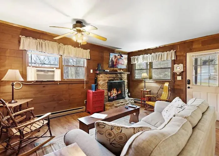 Charming Modern Cabin With Hiking Trails And Fire Pit