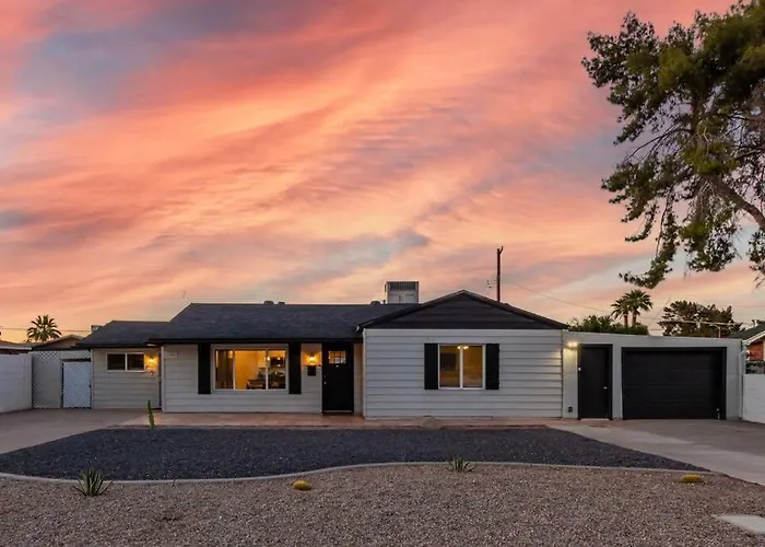 New Midtown Studio With Full Kitchen