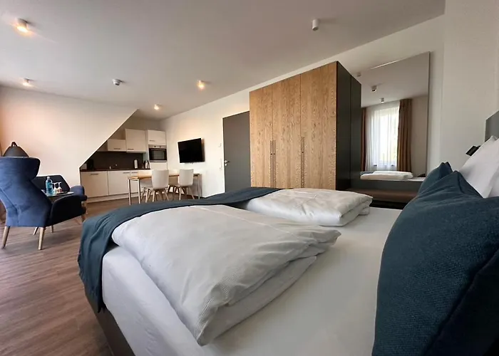 Hotel Schoene Aussicht, Stilvoll Modern, Direkt Am Ruestersieler Hafen