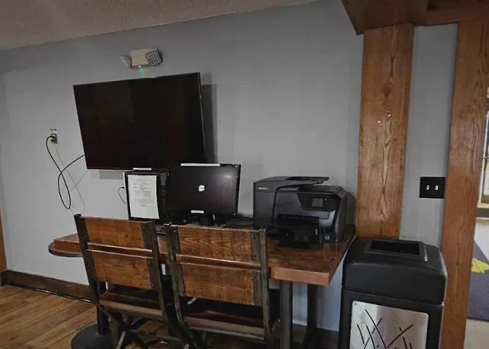 Super 8 By Wyndham Asheville/Biltmore