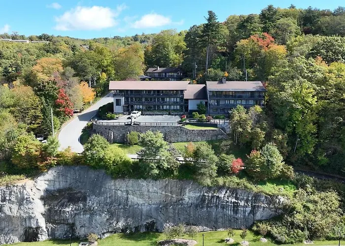 Cliff Dwellers Inn