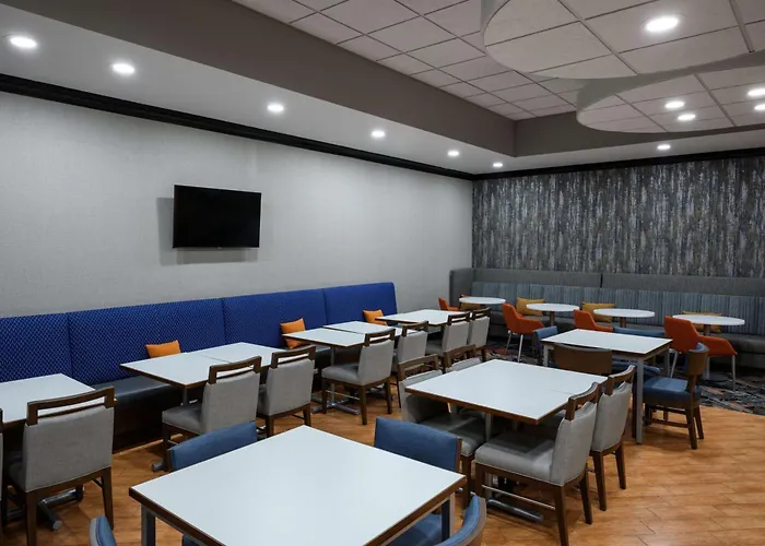 Hampton Inn Evansville Airport