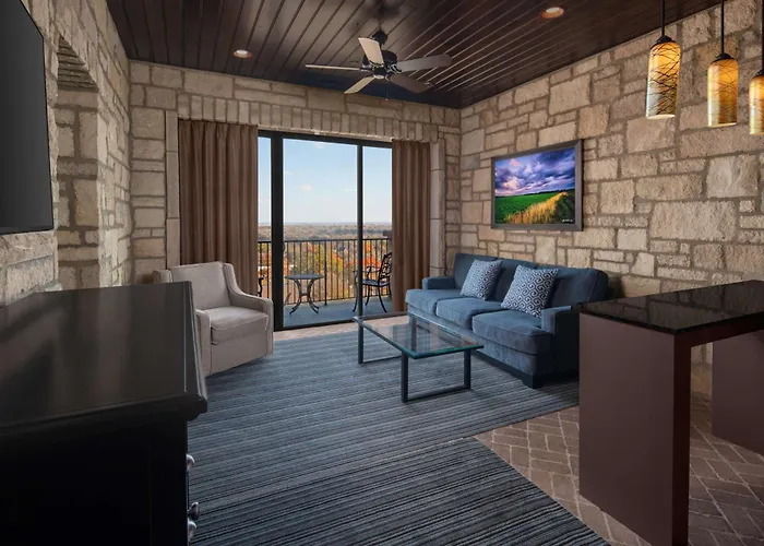 The Oread Lawrence, Tapestry Collection By Hilton