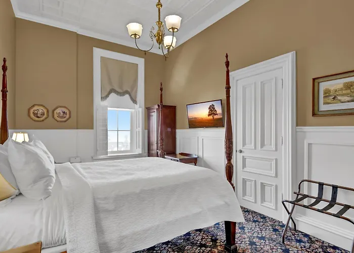 St James Hotel