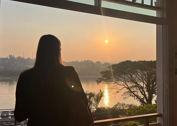 Day Waterfront Hotel