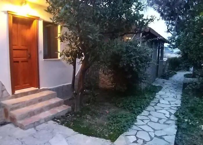 Lindos Pension