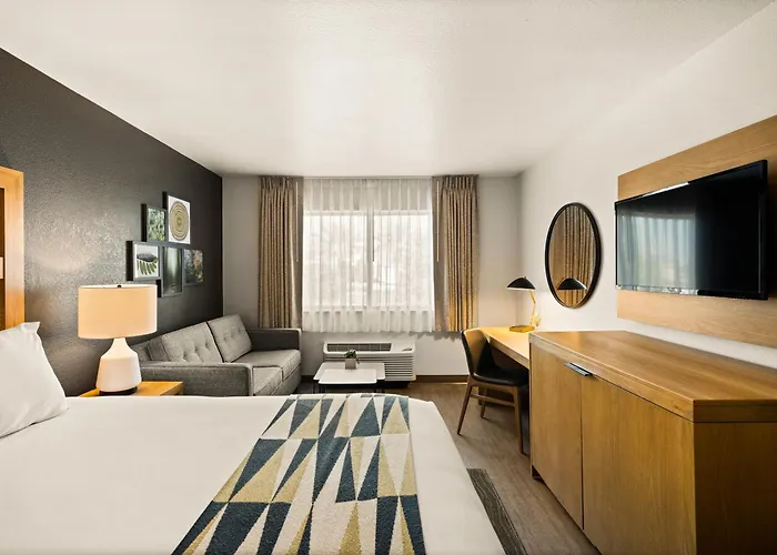 Oxford Suites Redding