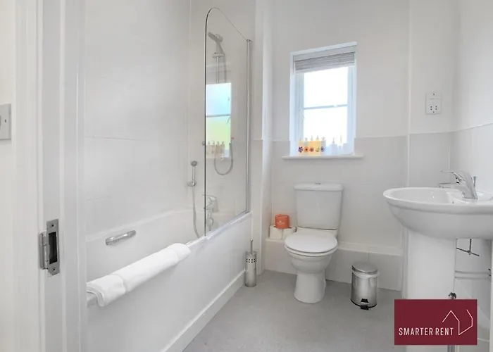Bracknell - Maisonette Parking 2Bed