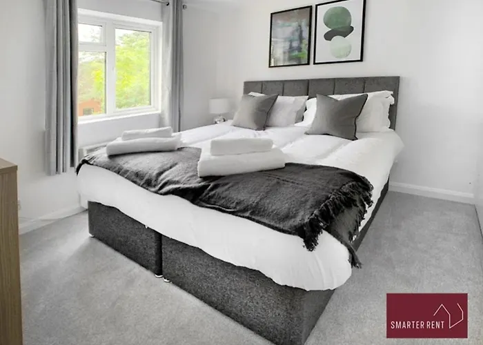 Bracknell - 1 Bedroom House - Parking