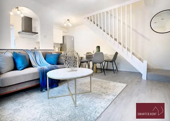 Bracknell - 1 Bedroom House - With Parking