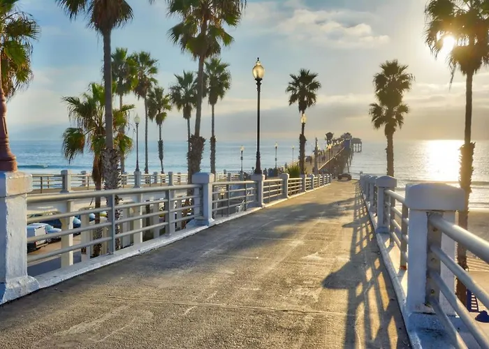 Mile To Beach! Private, Family & Pet Friendly Oasis! Pool Table & Hot Tub!