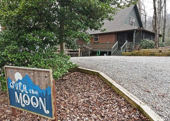 Over The Moon-Hot Tub, Pets Friendly, Wifi, Gameroom. Mountain View, Wet Bar,