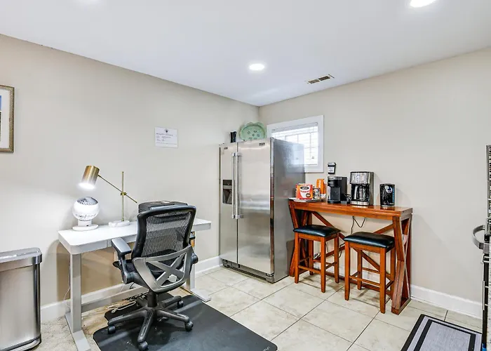 Pet-Friendly Dc Area Condo W/ Yard!