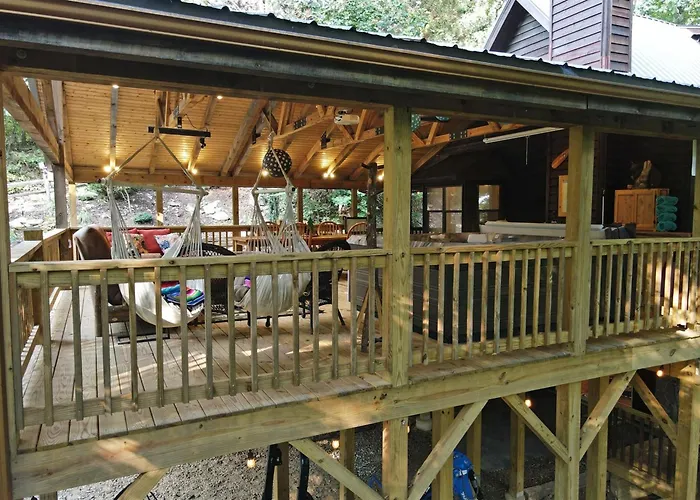Hot Tub- Pets Ok -Wi-Fi, Large Deck Area, Dog Run