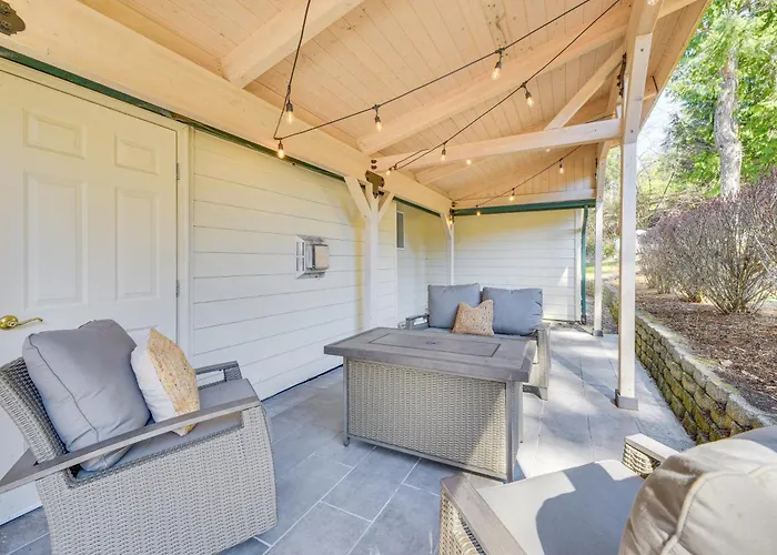 Waterfront Washington Getaway W/ Hot Tub & Deck!