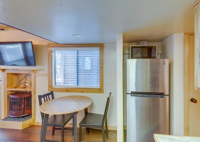 Cozy & Restful Cabin, 2 Blocks To Lake Almanor