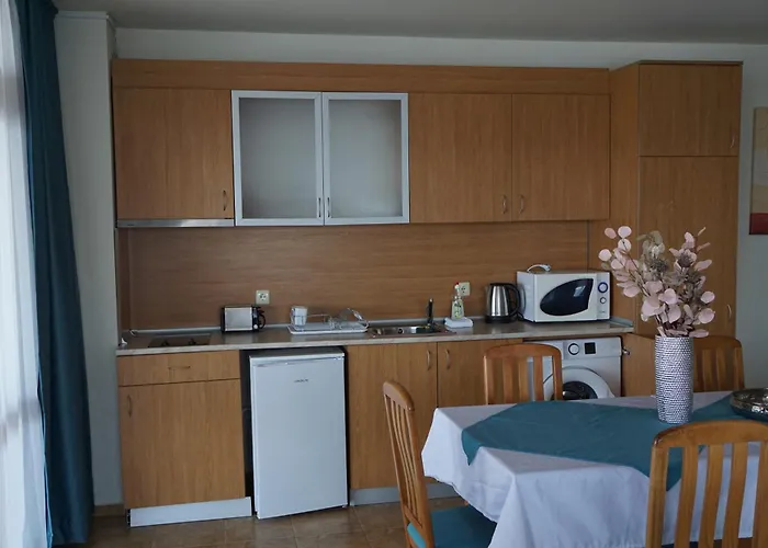 Аурелия Бей
