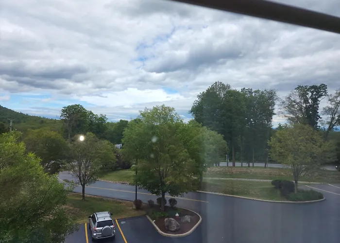 La Quinta Inn & Suites By Wyndham Lake George