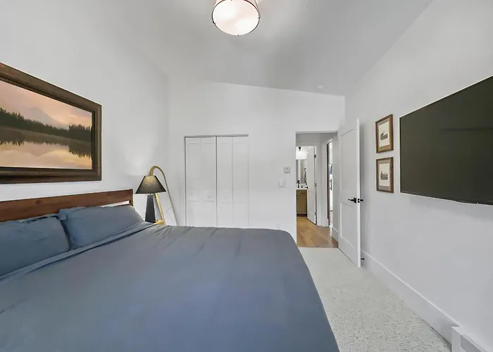 A304 Lake Cliffe Condo