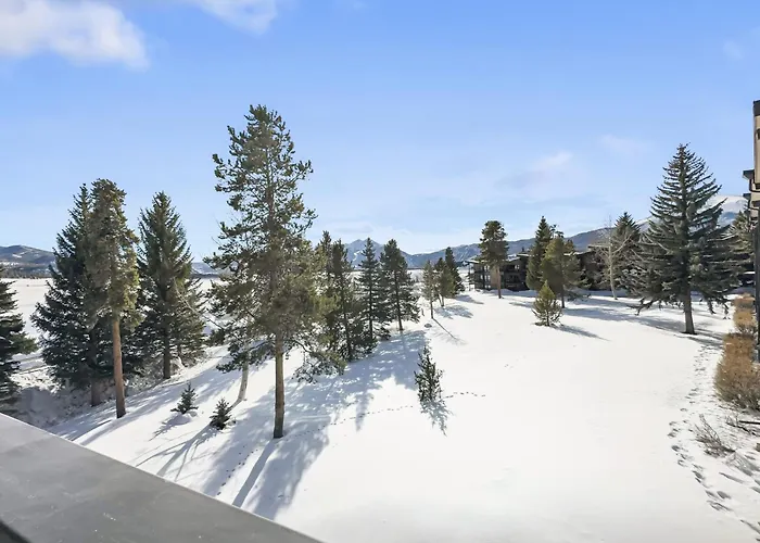 A304 Lake Cliffe Condo