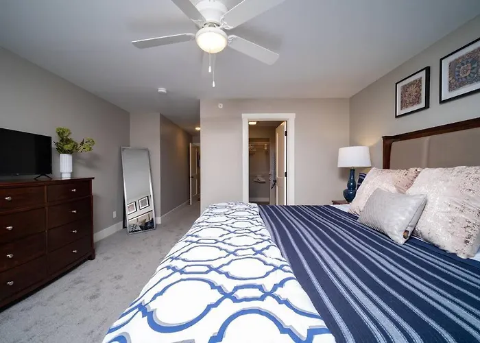 Charming Condo In Bettendorf